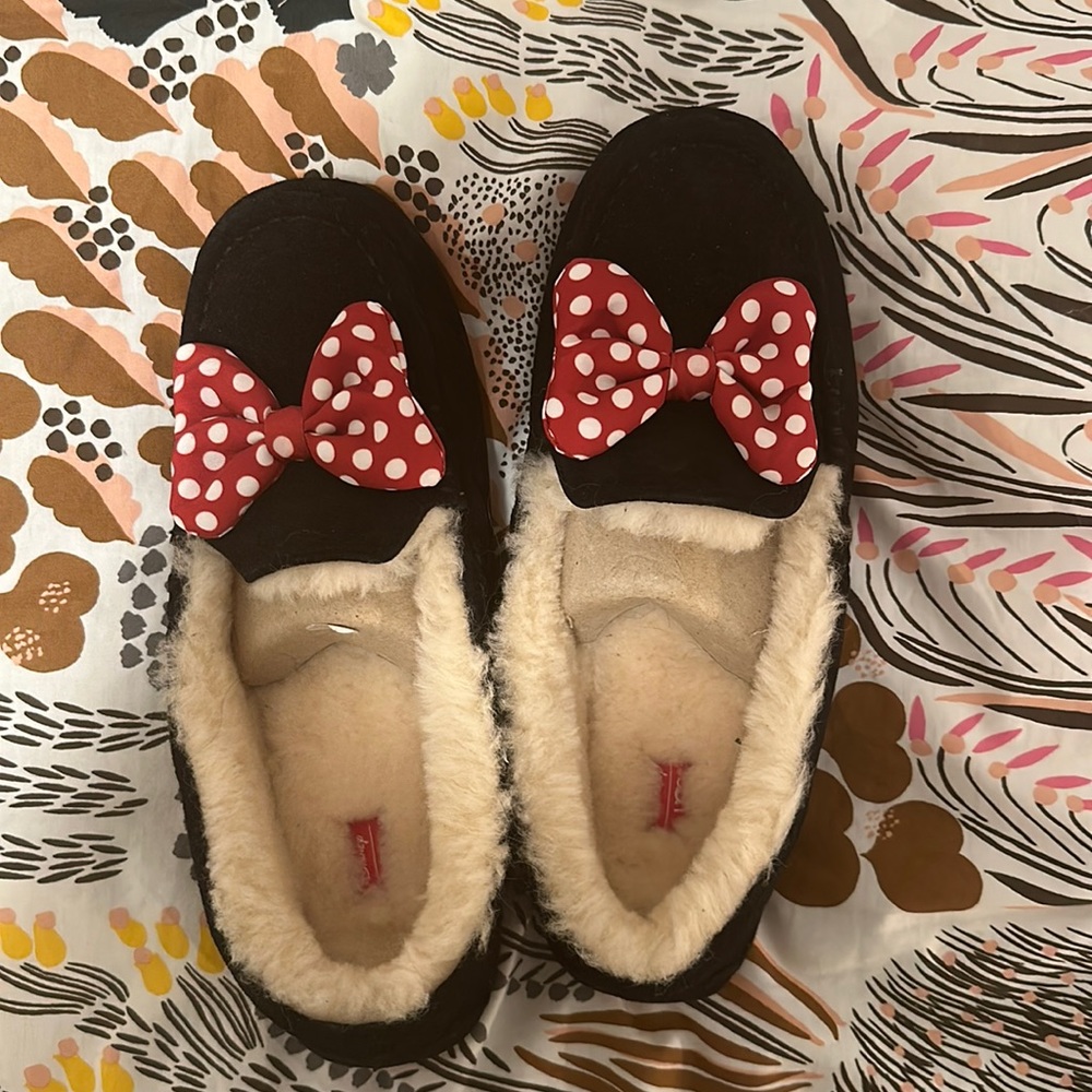 NWT Minnie Mouse Ugg Slippers